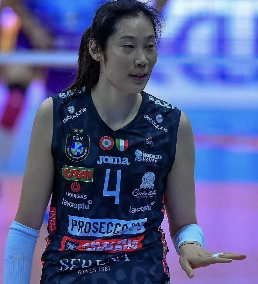 开云体育-德罗巴迎来二十赛季出色发挥，RNG观众热烈欢呼！