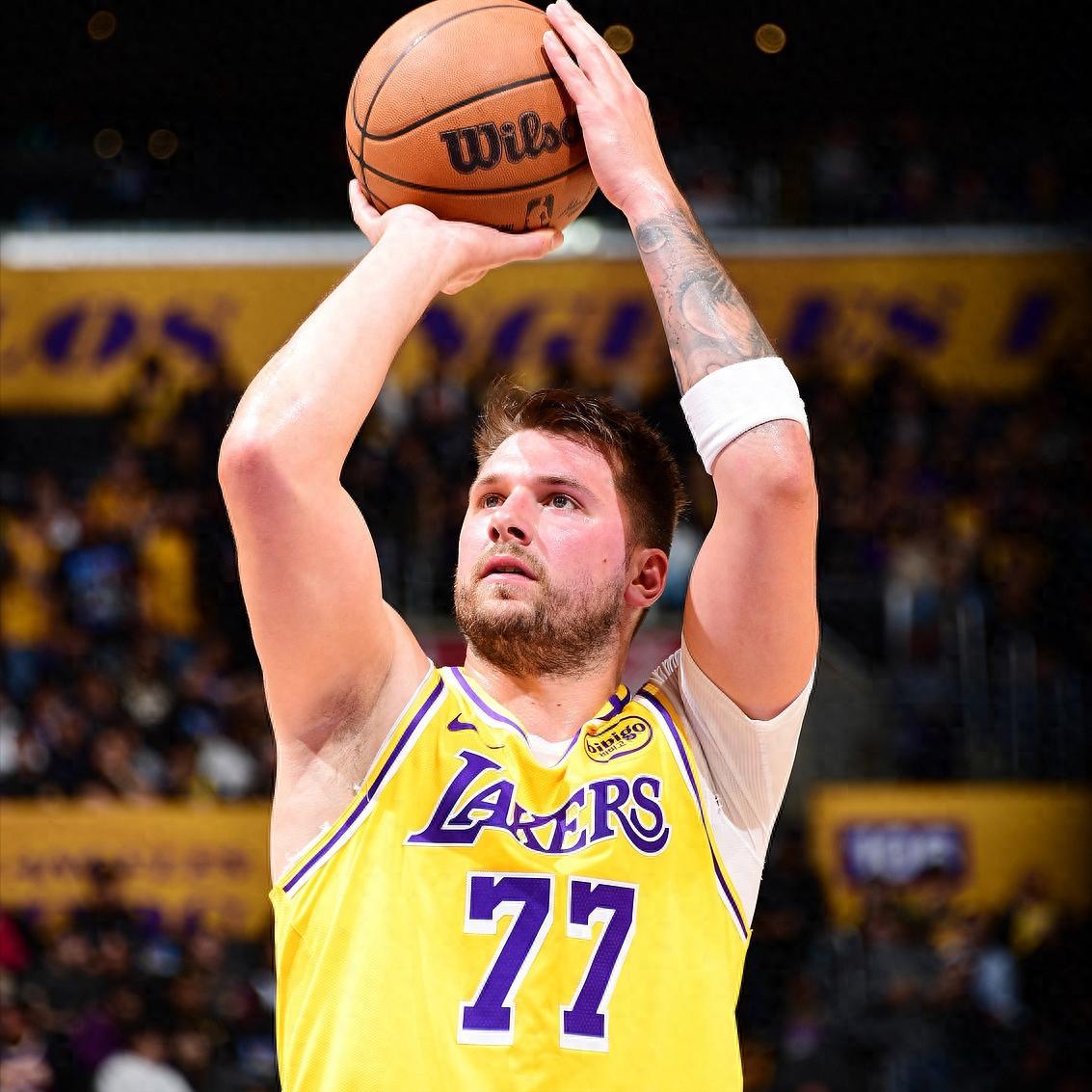 开云体育-关于东契奇迎来二十赛季高光表现，加拿大队球迷沸腾！的信息